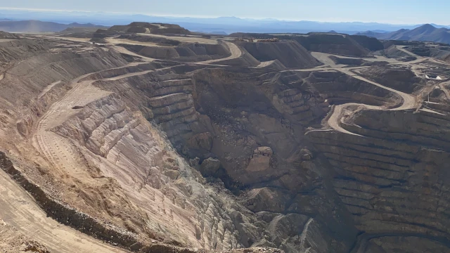 Mapeo geológico de bancos y pozo de tronadura